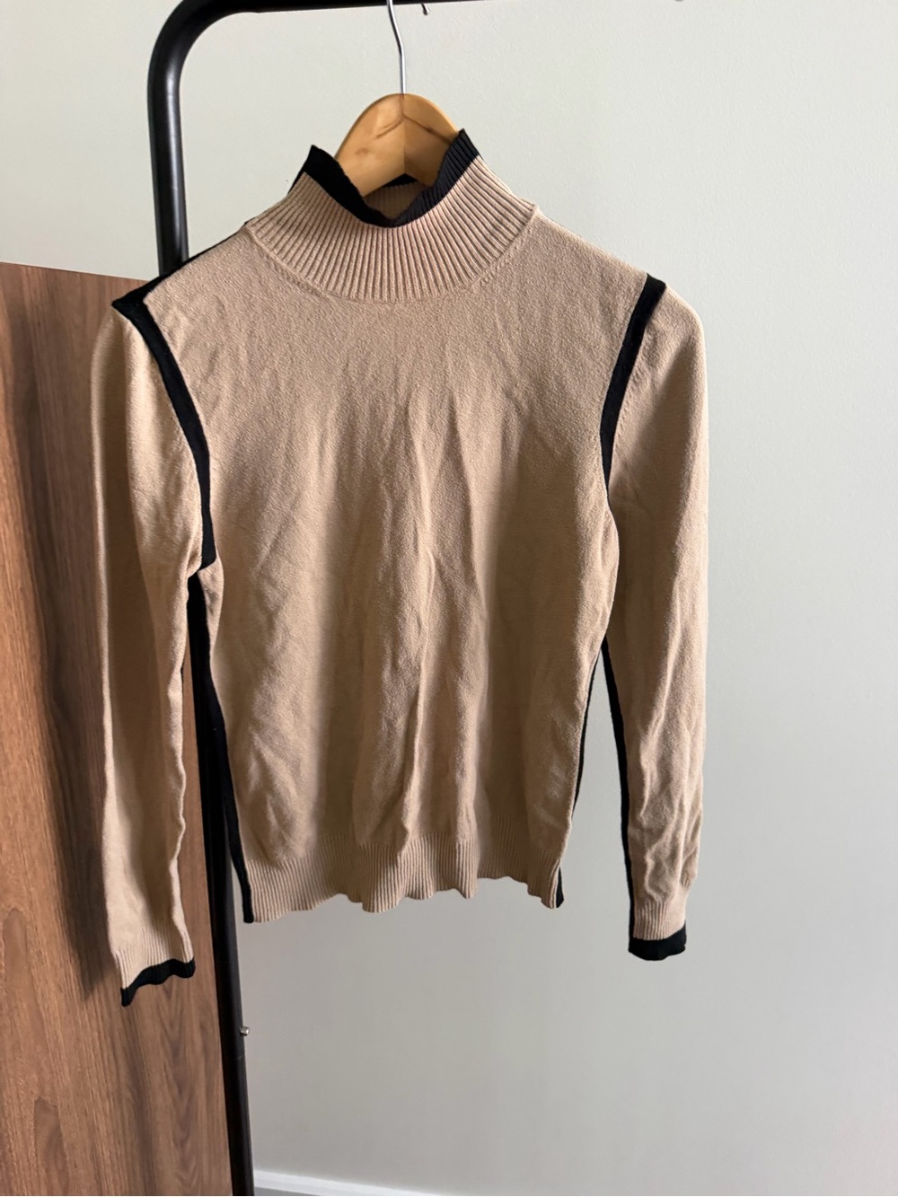 Vintage Tan & Black Contrast Trim Lightweight Mock Neck Turtleneck Sweater M